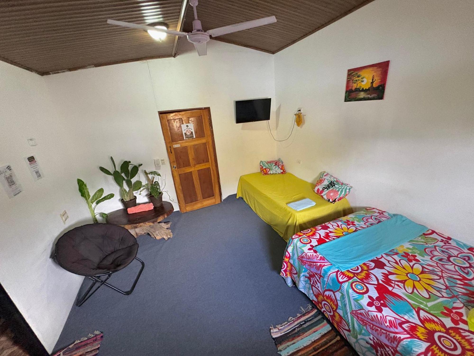 Passifloras Hostel Quepos Exterior photo